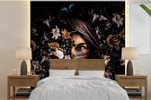 Behang - Fotobehang Vrouw - Luxe - Bloemen - Vlinder - Portret - Breedte 280 cm x hoogte 280 cm