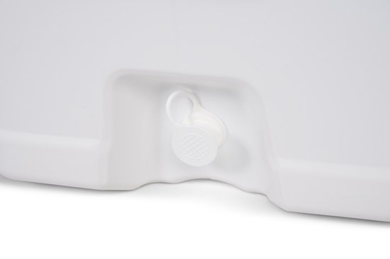 Detail van de aftapplug van een witte Igloo koelbox.
