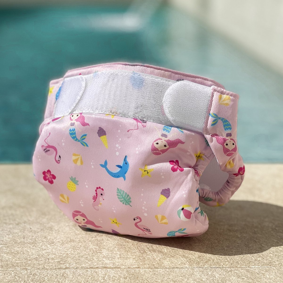 FREDS WASBARE ZWEMLUIER | ROZE MAAT 2 | 9 - 16KG | ZEEMEERMIN PRINT ZWEMBROEKJE | HOGE KWALITEIT | DUURZAAM | ELASTISCHE VERSTELBARE KLITTENBANDSLUITING VOOR COMFORTABELE LEKVRIJE PASVORM | CE & EAC KEURMERK |