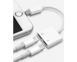 Audio Splitter Adapter - 2 Lightning Poorten - Stereo Sound - Opladen + Audio Beluisteren - 2 in 1 Lightning splitter- Audio & Opladen - Voor Iphone 7+/ 7+/ 8 / 8+/ X / XR / XS / XS MAX / iPad Pro / Air / 2018 / iPad Mini 4