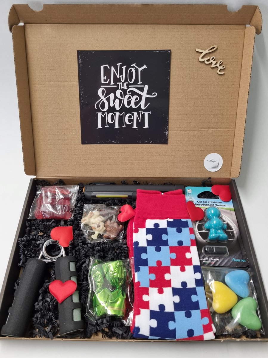 Verrassing Box voor mannen - goed gevuld met allerlei nuttige, lekkere en aangename artikelen - met Mystery Card 'Enjoy the sweet Moment' met een persoonlijke videoboodschap van jouzelf | Verjaardag | Vaderdag | Kerst | Sinterklaas