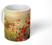 Mok - Zonnestralen over een bos Klaprozen - 350 ML - Beker