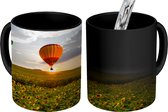 Magische Mok - Foto op Warmte Mok - Luchtballon - Bloemen - Zon - 350 ML