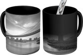 Magische Mok - Foto op Warmte Mok - New York - Brug - Zwart - Wit - 350 ML