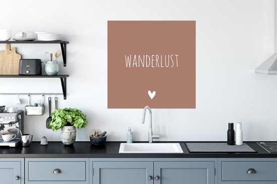 Poster Engelse quote "Wanderlust" met een hartje tegen een bruine achtergrond - 75x75 cm