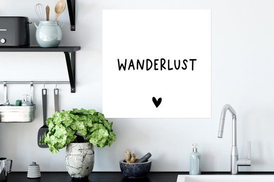 Poster Engelse quote "Wanderlust" met een hartje op een witte achtergrond - 50x50 cm
