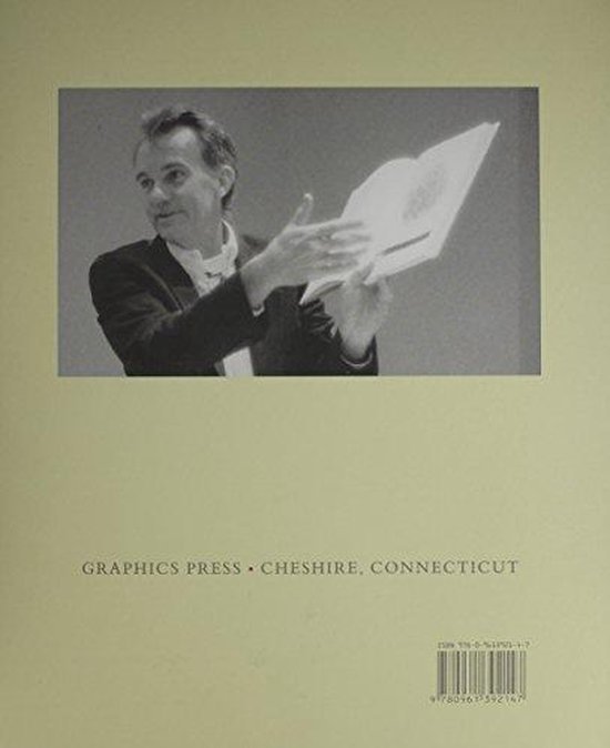 Boek "The Visual Display of Quantitative Information" met Edward R. Tufte die een boek vasthoudt.