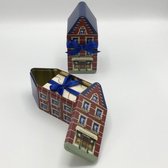 Leonidas ‘Home Sweet Home’ | Blik Hollandse Huisjes | Rood/Blauw | 250 gram | Relatiegeschenk | Mannencadeau | Vrouwencadeau | Valentijnsdag | Cadeaupakket | Cadeau voor man | Cade