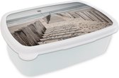 Broodtrommel Wit - Lunchbox - Brooddoos - Strand - Hek - Schaduw - 18x12x6 cm - Volwassenen