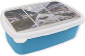 Broodtrommel Blauw - Lunchbox - Brooddoos - Doorkijk - Berg - Water - 18x12x6 cm - Kinderen - Jongen
