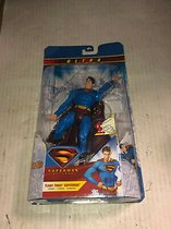 Superman rend la figurine articulée