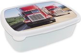 Broodtrommel Wit - Lunchbox - Brooddoos - Rode vrachtwagens op de snelweg - 18x12x6 cm - Volwassenen
