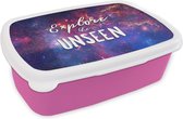Broodtrommel Roze - Lunchbox - Brooddoos - Quotes - Spreuken - 'Explore the unseen' - Ruimte - Jongens - Meisjes - Kinderen - 18x12x6 cm - Kinderen - Meisje