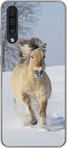 Geschikt voor Samsung Galaxy A50 hoesje - Rennend fjord paard in de sneeuw - Siliconen Telefoonhoesje