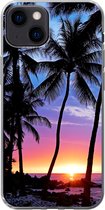 Geschikt voor iPhone 13 hoesje - De kleurrijke zonsondergang achter een rij met palmbomen op Hawaï - Siliconen Telefoonhoesje