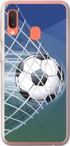 Geschikt voor Samsung Galaxy A20e hoesje - Een illustratie van een voetbal in het net -Jongens - Meisjes - Kinderen - Siliconen Telefoonhoesje
