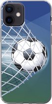 Geschikt voor iPhone 12 hoesje - Een illustratie van een voetbal in het net -Jongens - Meisjes - Kinderen - Siliconen Telefoonhoesje