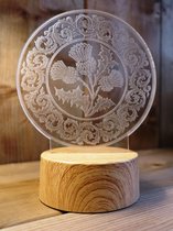 Celtic Tree - Ledlamp Distel houtlook voet - 20cm - Nationaal symbool van Schotland - Acryl - Transparant - Tafellamp - Nachtlamp - Sfeerlamp - Pagan - Heidens - Keltisch - Magisch - Mystiek 
