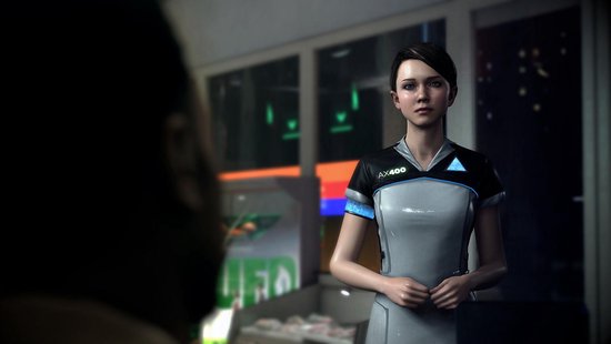 Jonge vrouw met kort donker haar, draagt een grijs uniform met AX400 opdruk.