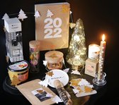 kerstpakket, cadeaupakket voor vrouw incl. Linda agenda 2022, vegan geurkaars, biologische kerst thee, rituals onderzetter, glazen theezeefje, droogbloem boeketje, led kerstboom, rustik lys k