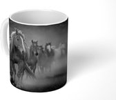 Mok - Kudde Quarter paarden in vroeg morgenlicht - zwart wit - 350 ML - Beker