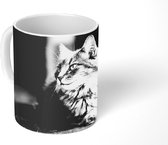 Mok - Vrouwelijke kat op de grond - 350 ML - Beker