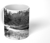 Mok - Rivier Mersey in het Nationaal park Kejimkujik in Canada - zwart wit - 350 ML - Beker