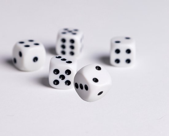Speelgoed spellen Dobbelstenen - 6x stuks - wit/zwart - kunststof - Dobbelen - Spelletjes
