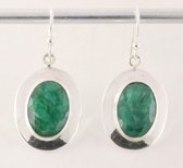 Ovale zilveren oorbellen met smaragd