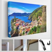 Cinque Terre, Italië met uitzicht op het kleurrijke dorp Vernazza en de oceaan - Canvas moderne kunst - Horizontaal - 156908393