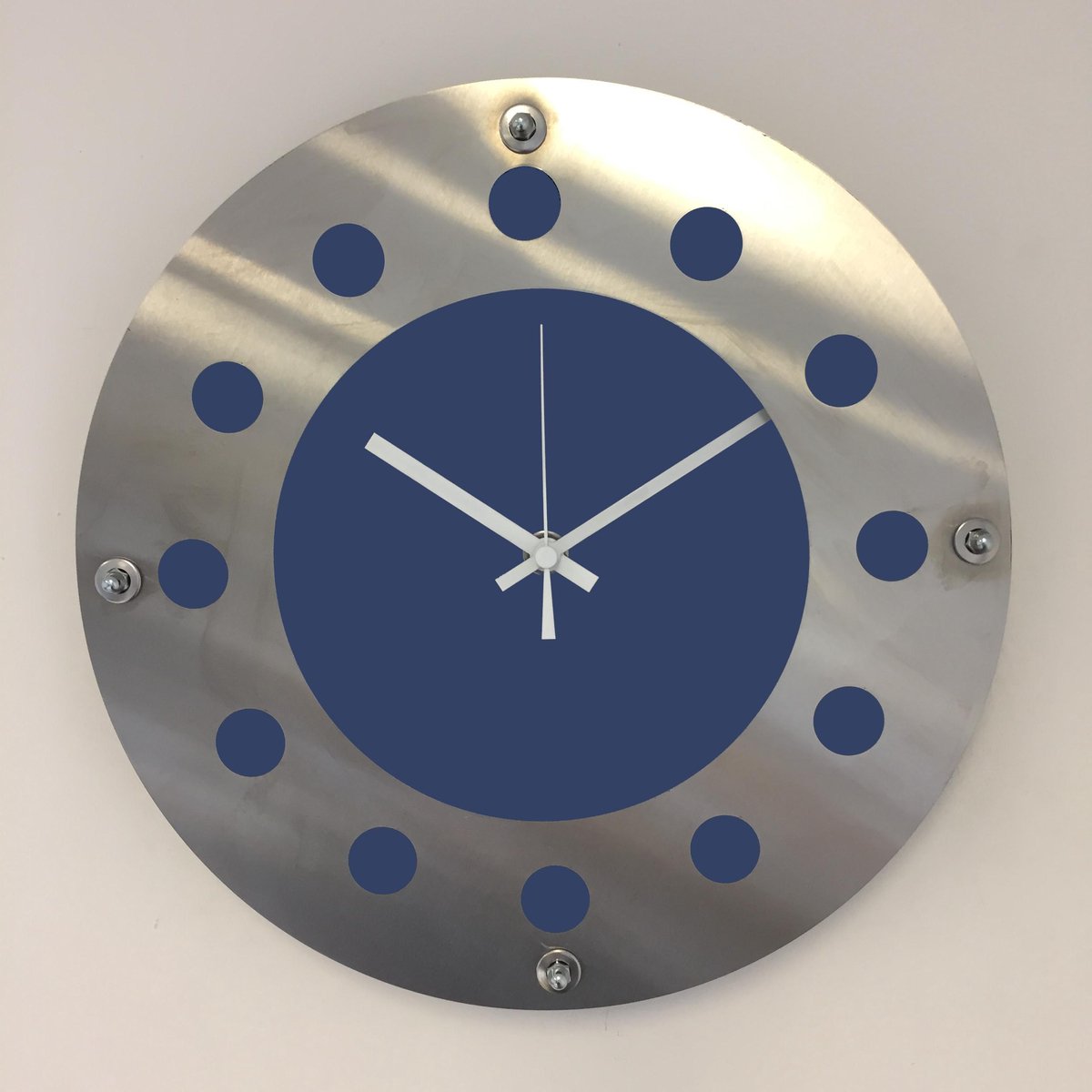 WANDKLOK MECANICA MID BLUE -- WHITE POINTERS -- MODERN DUTCH DESIGN HANDGEMAAKT 40 cm