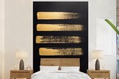 Behang - Fotobehang Patroon van gouden verf op een zwarte achtergrond - Breedte 200 cm x hoogte 300 cm