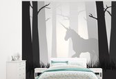 Behang meisjeskamer - Fotobehang een eenhoorn in een mistig bos - Meisjes - Kind - Kids - Breedte 275 cm x hoogte 220 cm - Kinderbehang