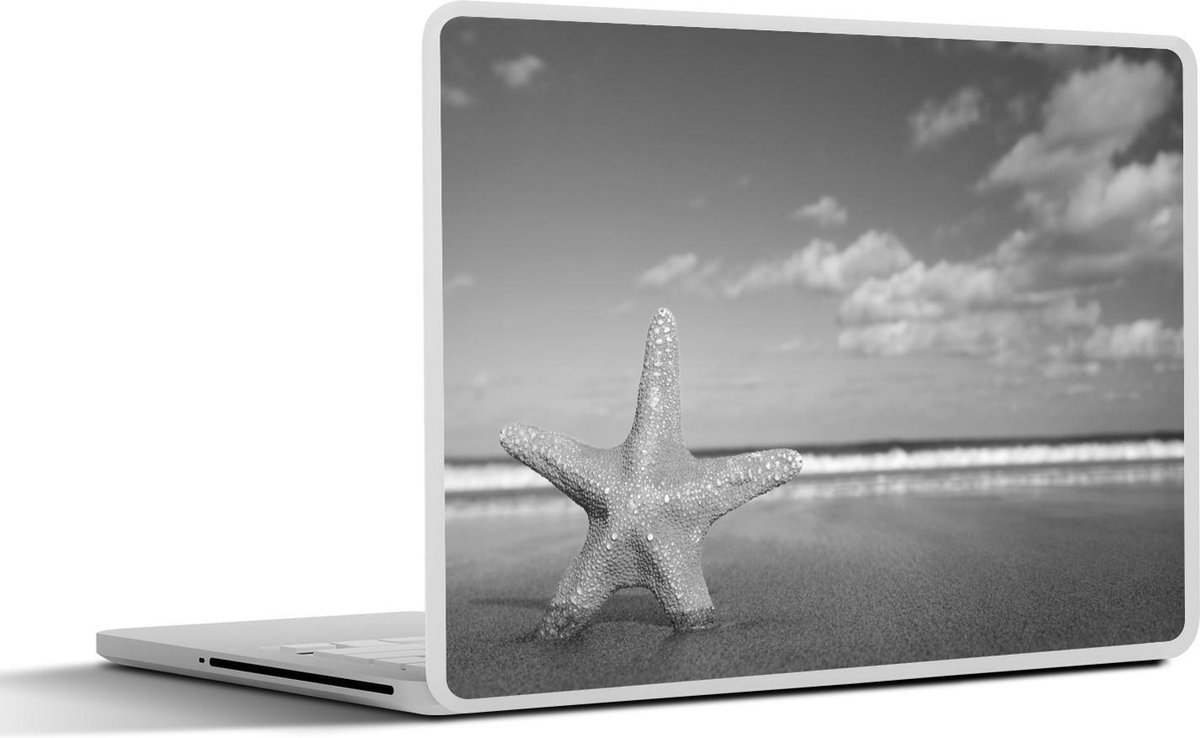 Afbeelding van product SleevesAndCases  Laptop sticker - 12.3 inch - Zeester staat rechtop voor de kust - zwart wit