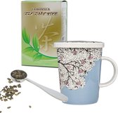 luxe geschenken set voor vrouw, moeder of vriendin bestaande uit theebeker amandel bloesem 150 gram gezonde losse groene thee van de hele theebladeren plus stalen maatlepel.