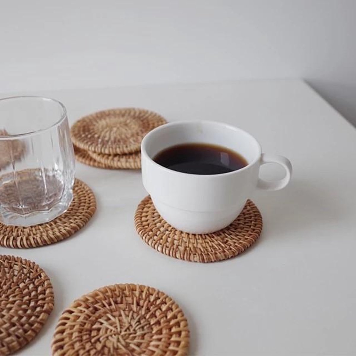 Dan&Co Massieve bamboe placemats en onderzetters set van 4 | Stijlvolle houten placemats voor tafel en drankjes onderzetters 8 stuks | afwasbaar, antislip, hitte-, vlekbestendige eetkamermatten | 29