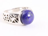 Opengewerkte zilveren ring met lapis lazuli - maat 19.5