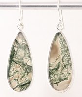 Druppelvormige zilveren oorbellen met groene mosagaat