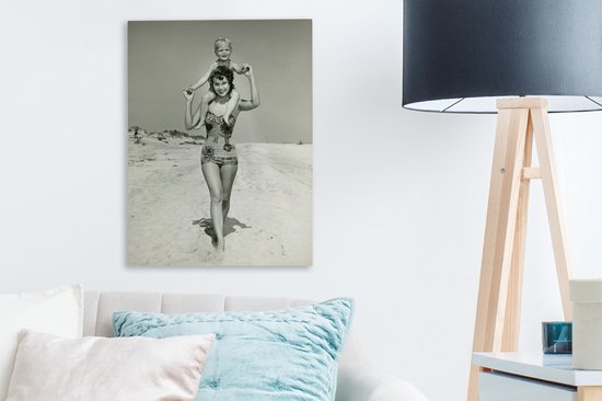 Tableau sur toile Portrait Vintage d'une mère et d'un fils en vacances en noir et blanc - 30x40 cm - Décoration murale