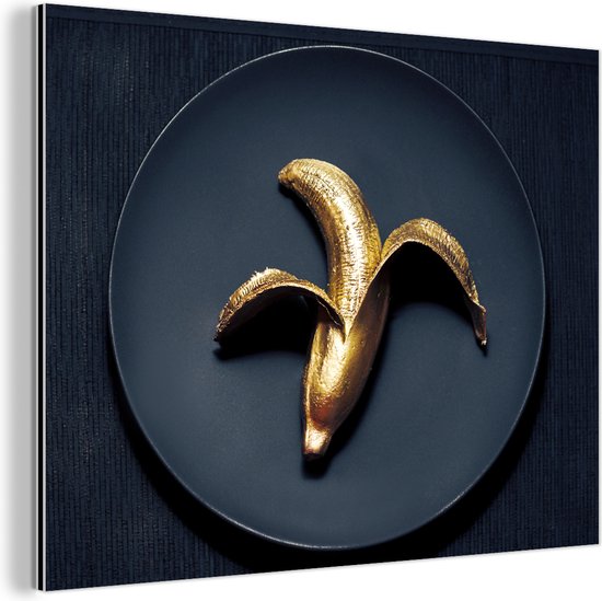 Wanddecoratie Metaal - Aluminium Schilderij Industrieel - Gouden banaan op een donkere achtergrond - 160x120 cm - Dibond - Foto op aluminium - Industriële muurdecoratie - Voor de woonkamer/slaapkamer