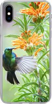 Geschikt voor iPhone Xs hoesje - Close-up van een kleurrijke vogel naast planten met oranje bloemen - Siliconen Telefoonhoesje