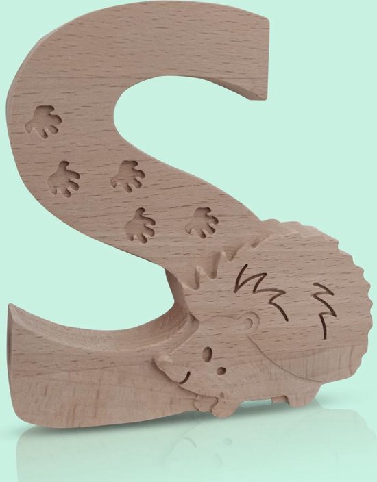 Lettre S en bois avec un hérisson