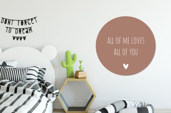 WallCircle - Wandcirkel - Muurcirkel Binnen - Engelse quote All of me loves all of you met een hartje tegen een bruine achtergrond - 90x90 cm - Wanddecoratie - Ronde Schilderijen