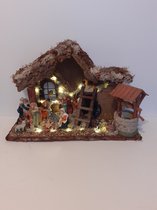 Kerststal met 11 figuren en waterput  20 led lichtjes en hand gemaakt dus uniek  28x41x17 cm