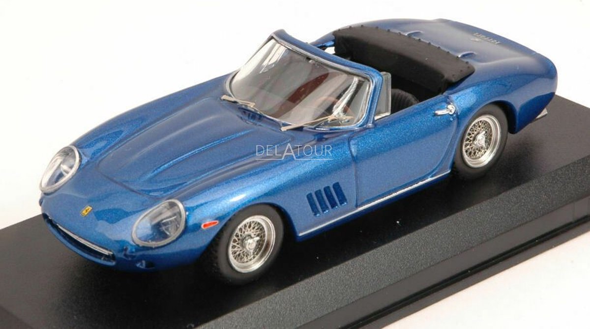 De 1:43 Diecast Modelcar van de Ferrari 275 GTB Spider , Personal Car van Steve McQueen van 1960 in Blue. De fabrikant van het schaalmodel is Best Model. Dit model is alleen online verkrijgbaar