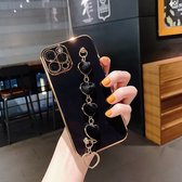 Hoesje Super Handig en Elegante Ketting Met 3D Hartjes Van Top Kwaliteit Materiaal Geschikt Voor iPhone 13 Pro