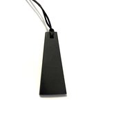 Shungiet hanger zwart inclusief koord tegen elektromagnetische straling beschermer 4G en 5G