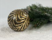 Oneiro's luxe kerstbal MET Zwart/Goud– ø10 cm - kerstbal - luxe verpakking – kerstcollectie – kerstdecoratie – kerstboomhanger – kerstversiering – goud