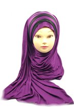 Elagante paarse hoofddoek, Mooie hijab.