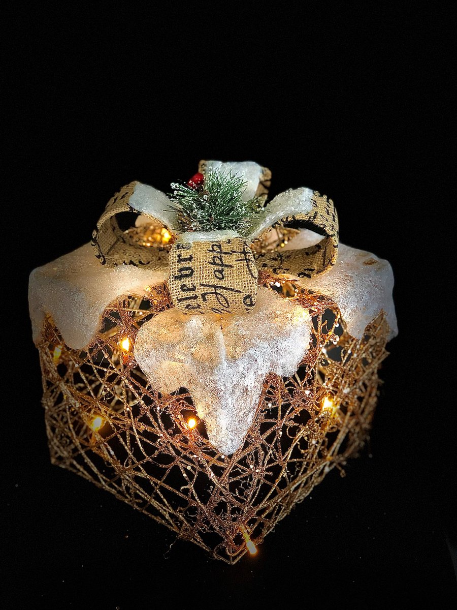 Christmas Gift Box With Light Large 33 cm hoog - kerstpakje - LED verlichting - glitters - handgemaakt - figuur - kerststukje - kerstdecoratie - kerstitem - accessoire - interieur - geschenk - gift - cadeau - kerst - nieuwjaar – verjaardag